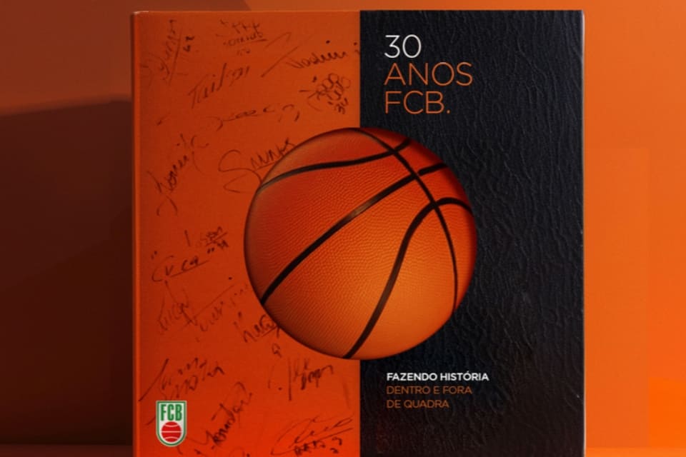 Livro dos 30 anos da FCB um documento histórico do basquete em Santa Catarina