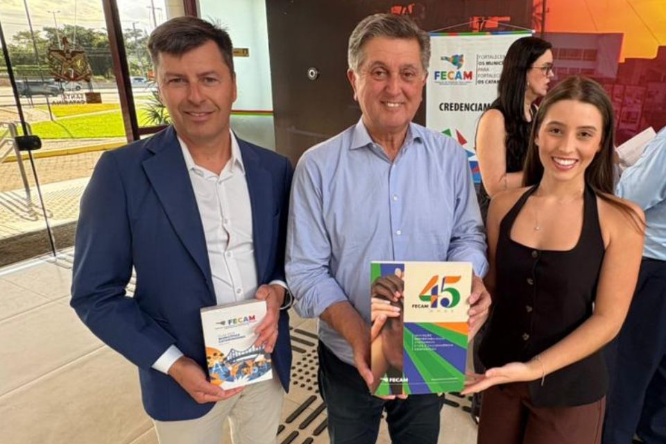 Share e Revista Comemorativa de 45 Anos da FECAM projeto editorial